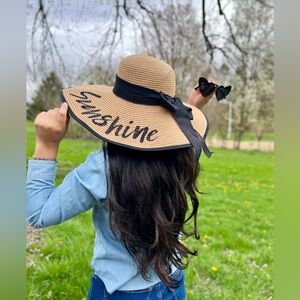 Summer hat with sunglasses 🕶️ 👒